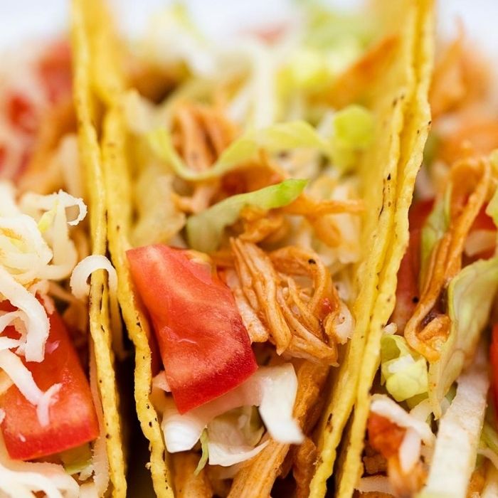 close up picture of chicken tacos
