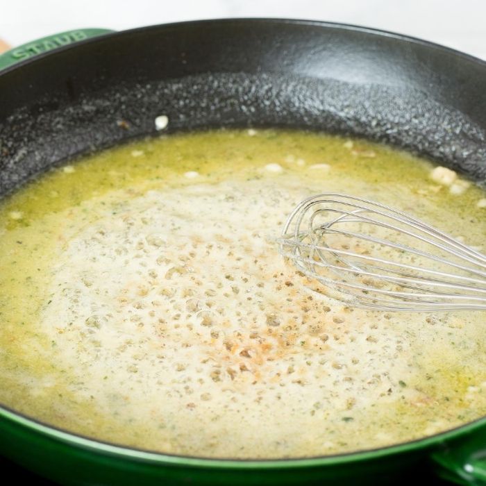 sauting garlic and butter in pan 