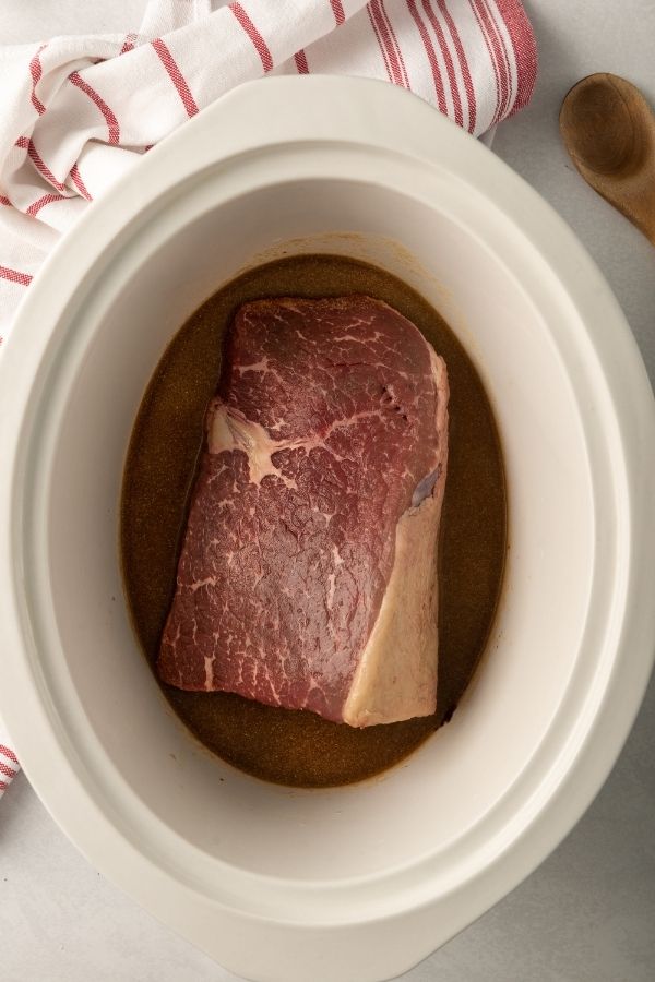beef pot roast in a slow cooker 