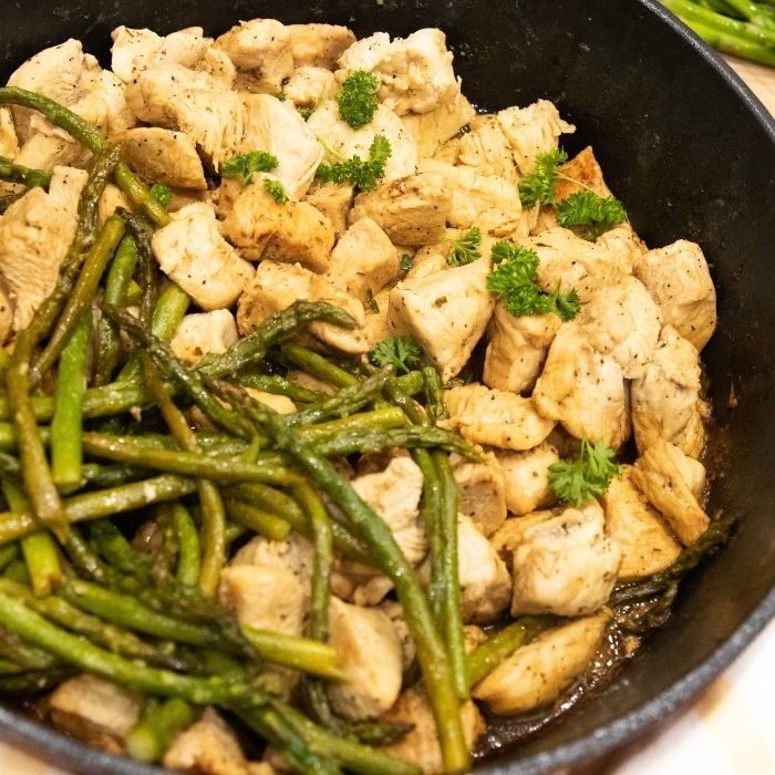 skillet with chicken and asparagus