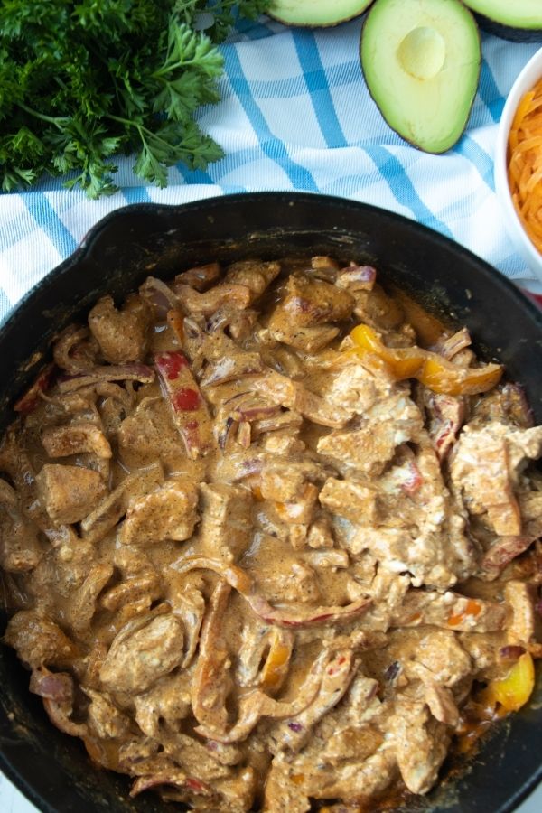 skillet with fajita creamy filling