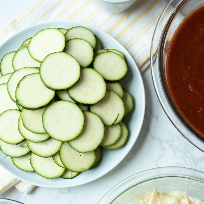 sliced zucchini on plate 